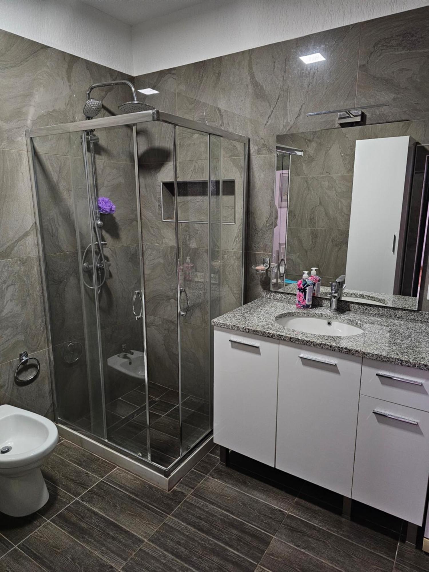 Geljus Apartment Тирана Екстериор снимка